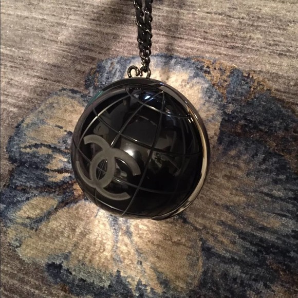 Chanel Globe Bag CHANEL Runway FALL 2013 - Picture 7 of 12